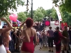 Публичный секс на карнавале